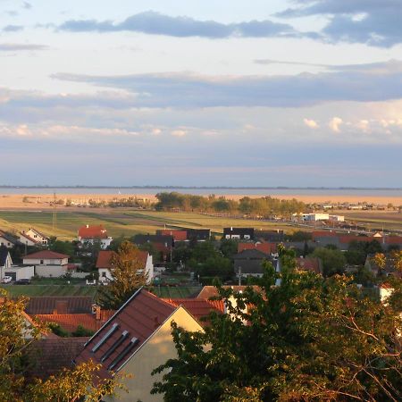 Ferienwohnung Am Kirchberg Jois Bagian luar foto