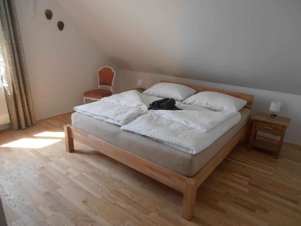 Ferienwohnung Am Kirchberg Jois Bagian luar foto