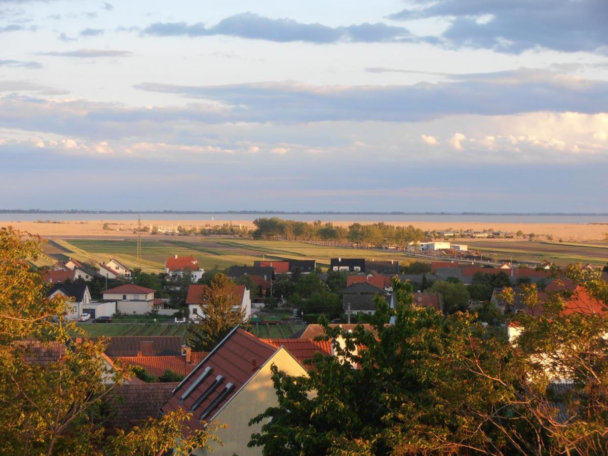 Ferienwohnung Am Kirchberg Jois Bagian luar foto